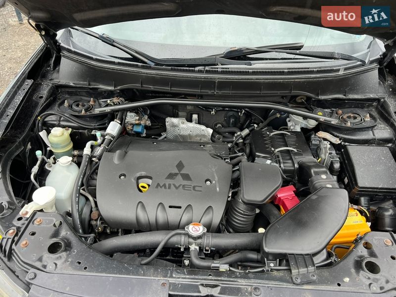 Позашляховик / Кросовер Mitsubishi Outlander 2008 в Києві