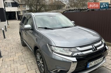 Позашляховик / Кросовер Mitsubishi Outlander 2015 в Бродах