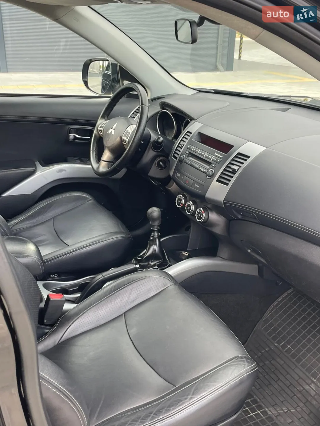 2010 Mitsubishi Outlander - мініатюра 8