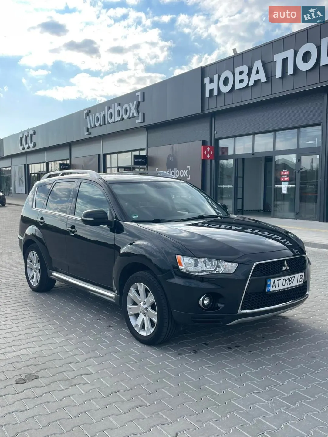 2010 Mitsubishi Outlander - фото 1