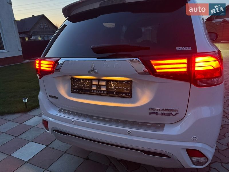 Позашляховик / Кросовер Mitsubishi Outlander 2017 в Чернівцях