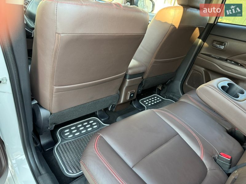 Позашляховик / Кросовер Mitsubishi Outlander 2017 в Чернівцях