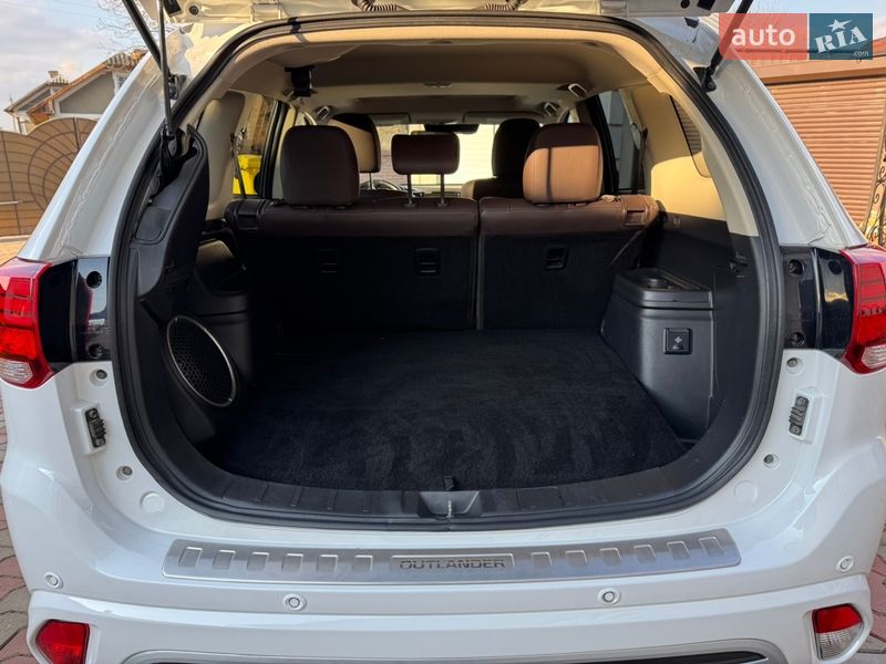 Позашляховик / Кросовер Mitsubishi Outlander 2017 в Чернівцях