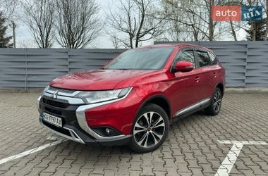 Позашляховик / Кросовер Mitsubishi Outlander 2021 в Києві