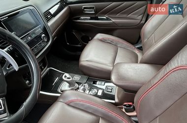Позашляховик / Кросовер Mitsubishi Outlander 2018 в Києві