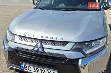 Позашляховик / Кросовер Mitsubishi Outlander 2020 в Львові