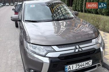 Позашляховик / Кросовер Mitsubishi Outlander 2020 в Києві