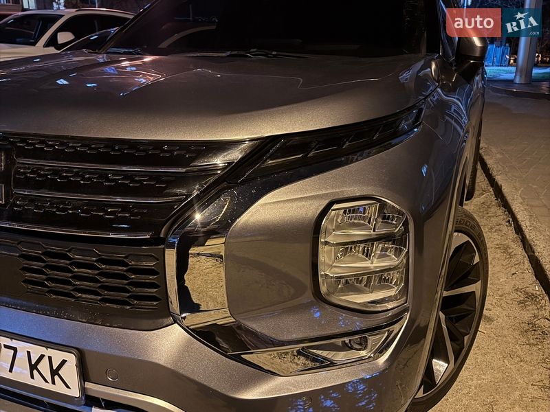 Внедорожник / Кроссовер Mitsubishi Outlander 2021 в Запорожье