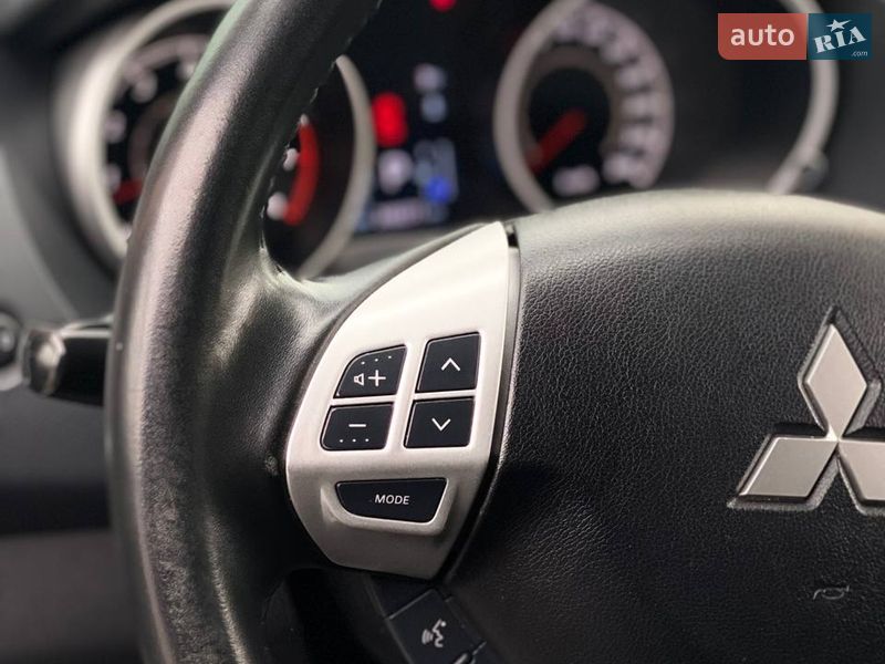 Внедорожник / Кроссовер Mitsubishi Outlander 2011 в Киеве