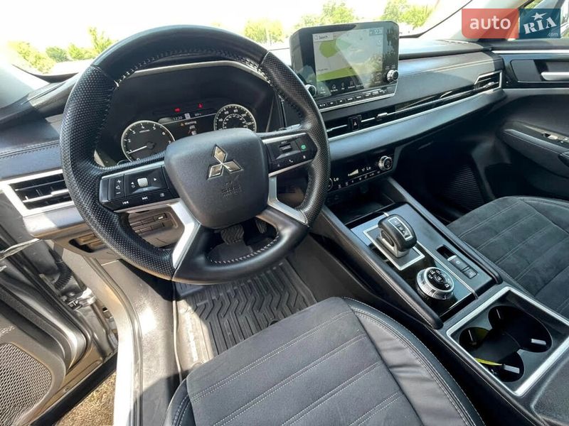 Внедорожник / Кроссовер Mitsubishi Outlander 2021 в Чернигове