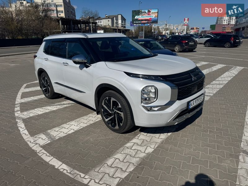 Mitsubishi Outlander 2024