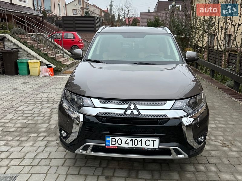 Mitsubishi Outlander 2021