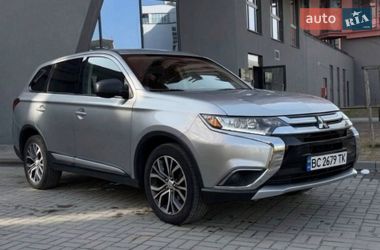 Позашляховик / Кросовер Mitsubishi Outlander 2017 в Мені
