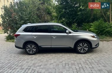 Внедорожник / Кроссовер Mitsubishi Outlander 2018 в Днепре