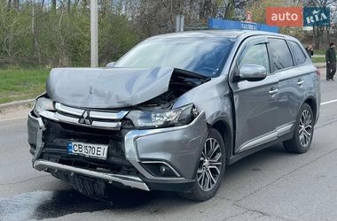 Внедорожник / Кроссовер Mitsubishi Outlander 2016 в Чернигове