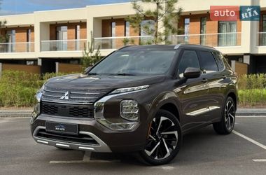 Позашляховик / Кросовер Mitsubishi Outlander 2022 в Києві