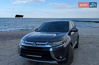 Позашляховик / Кросовер Mitsubishi Outlander 2017 в Одесі