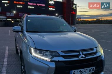 Внедорожник / Кроссовер Mitsubishi Outlander 2015 в Киеве
