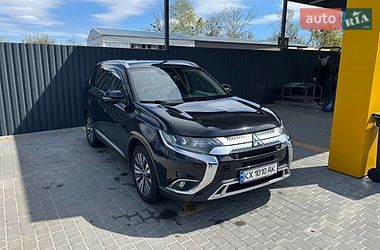Внедорожник / Кроссовер Mitsubishi Outlander 2019 в Харькове