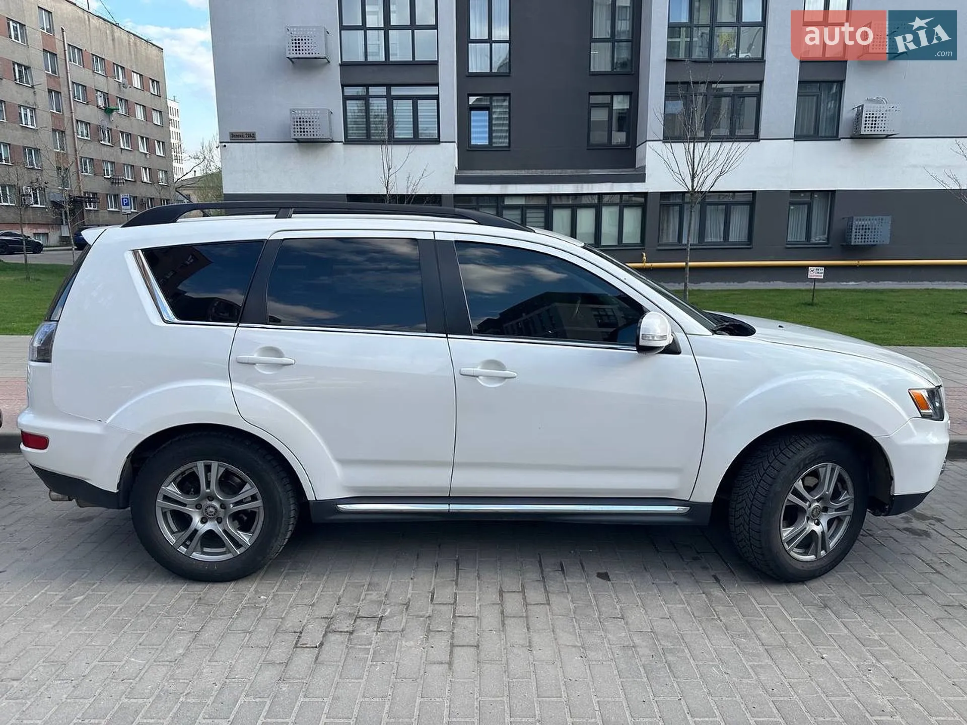 2011 Mitsubishi Outlander - мініатюра 2