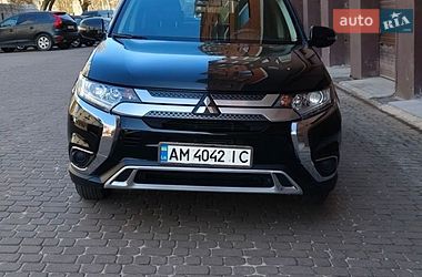 Позашляховик / Кросовер Mitsubishi Outlander 2018 в Житомирі