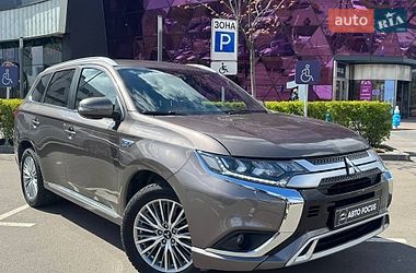 Внедорожник / Кроссовер Mitsubishi Outlander 2019 в Киеве