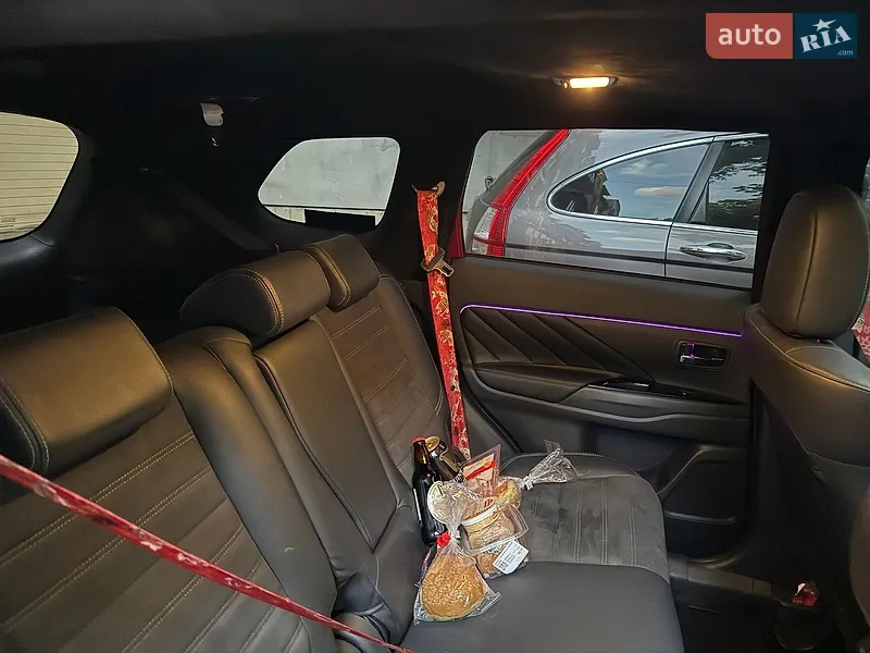 Mitsubishi Outlander 2016 VIN JA4JZ4AX3HZ019513 фото оголошення 9 з 83
