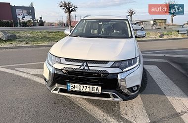 Внедорожник / Кроссовер Mitsubishi Outlander 2018 в Одессе