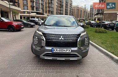 Позашляховик / Кросовер Mitsubishi Outlander 2021 в Києві