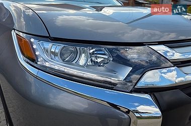 Внедорожник / Кроссовер Mitsubishi Outlander 2016 в Харькове