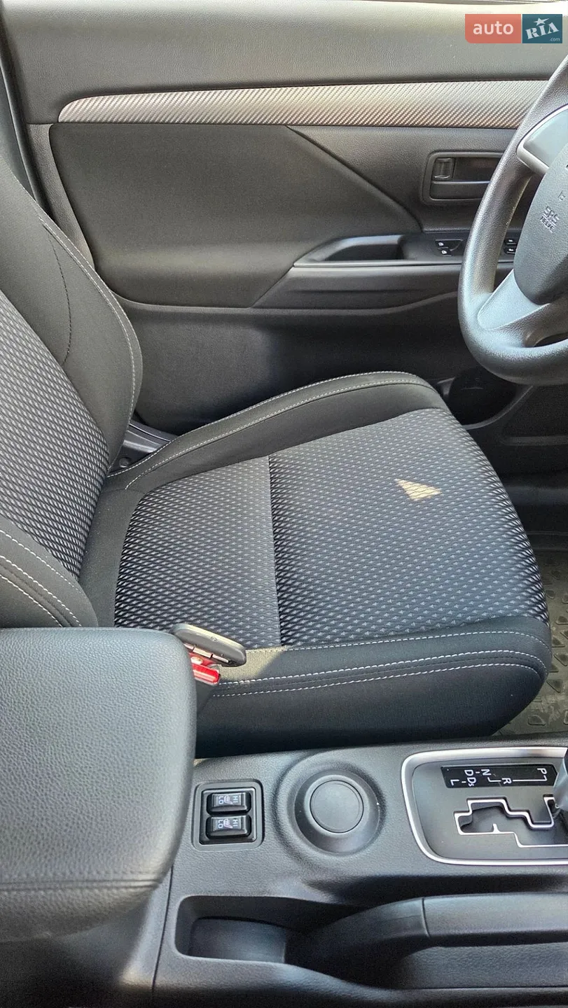 2016 Mitsubishi Outlander - мініатюра 17