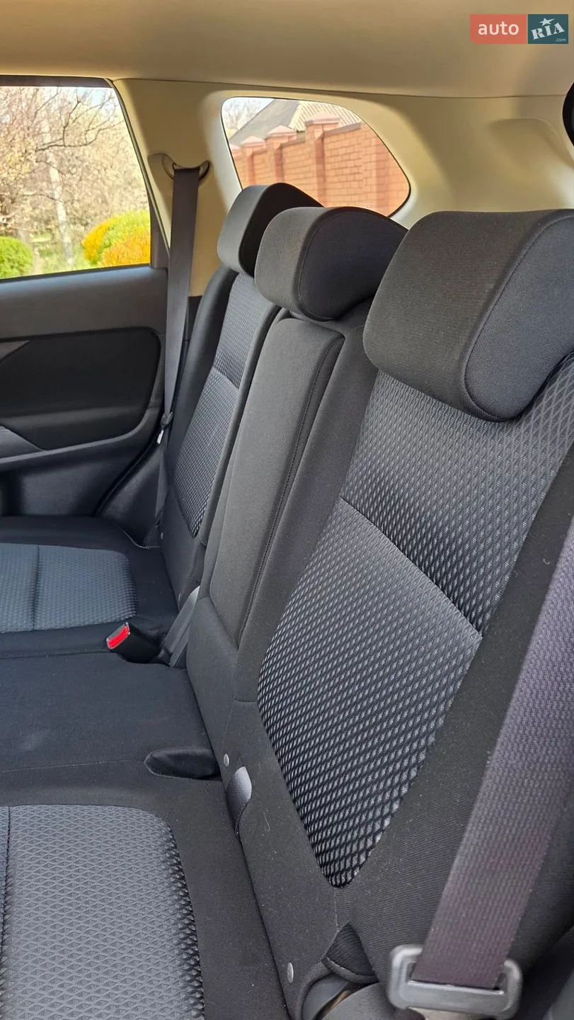 2016 Mitsubishi Outlander - мініатюра 41