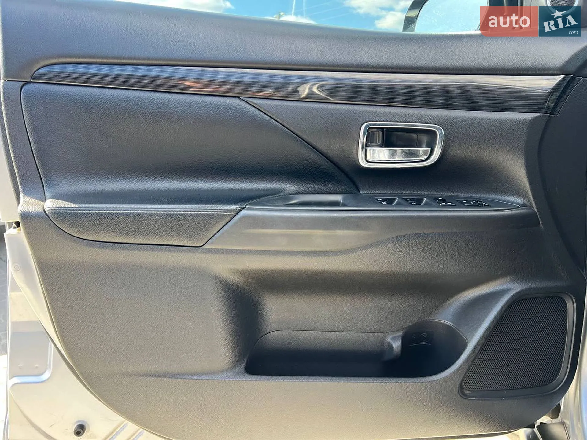 2015 Mitsubishi Outlander - мініатюра 16