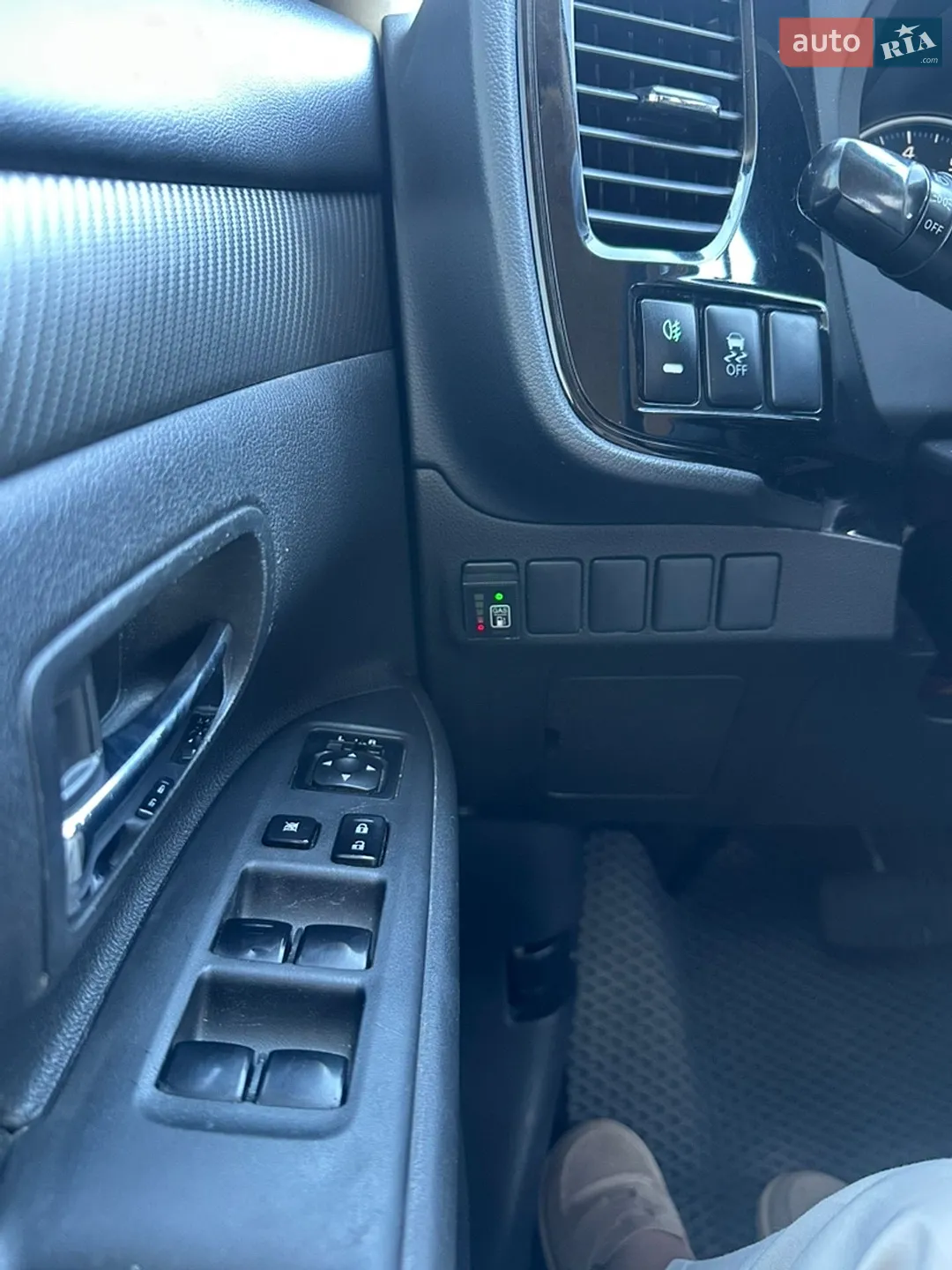 2013 Mitsubishi Outlander - мініатюра 12