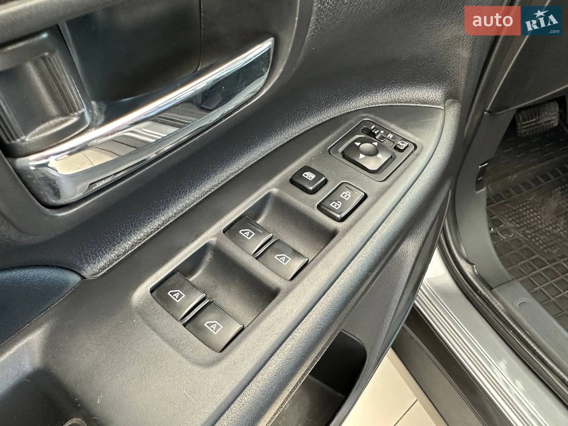 2020 Mitsubishi Outlander - мініатюра 48