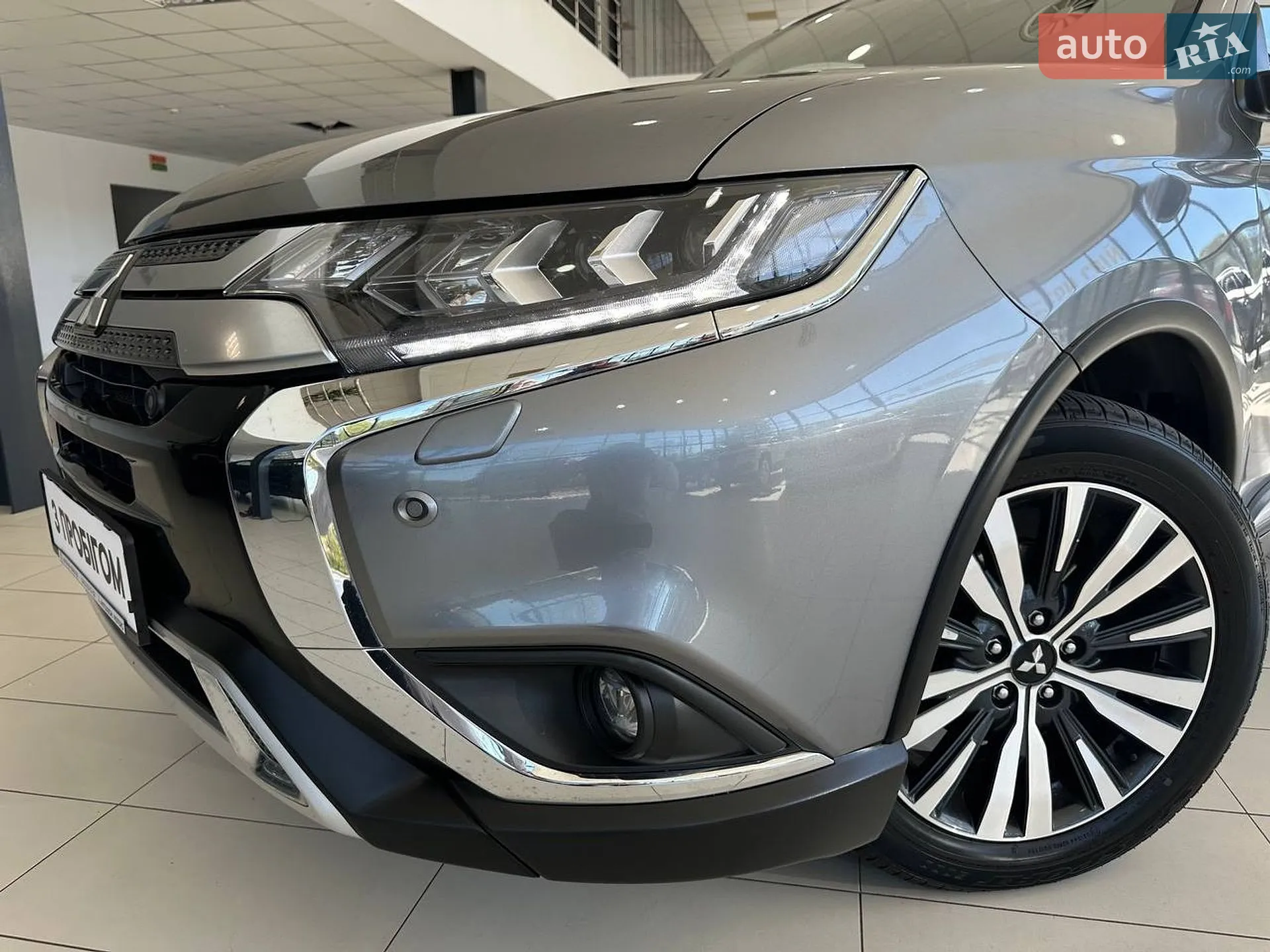 2020 Mitsubishi Outlander - мініатюра 2