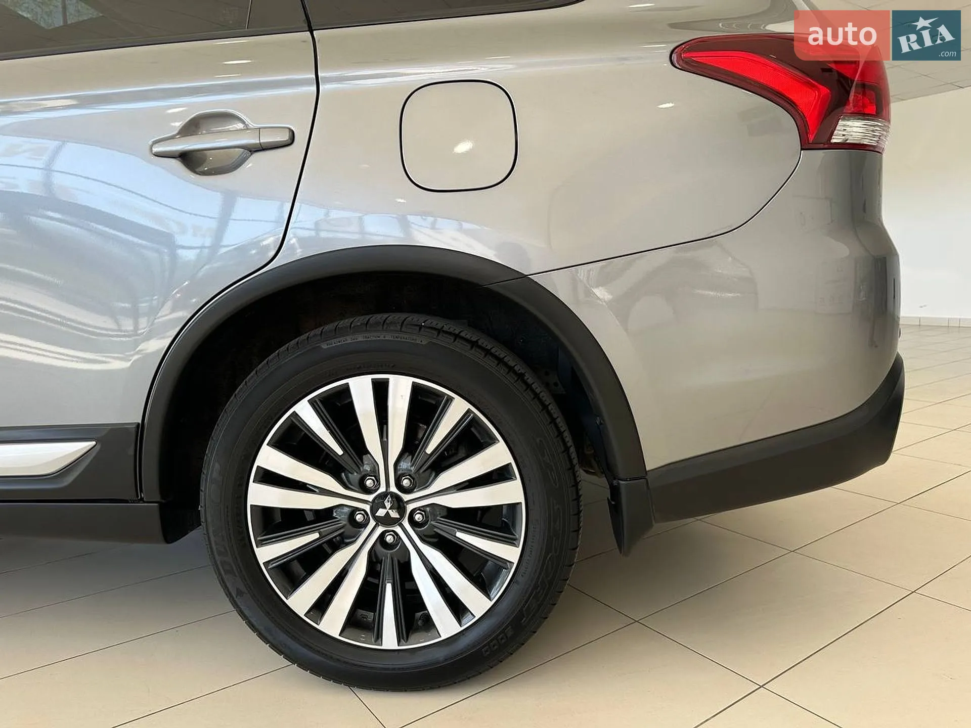 2020 Mitsubishi Outlander - мініатюра 10