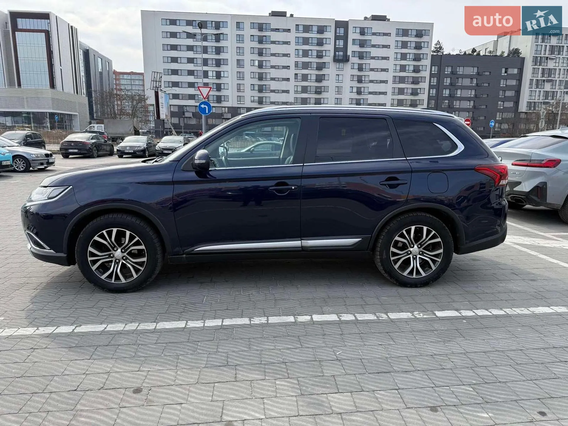 2016 Mitsubishi Outlander - мініатюра 3