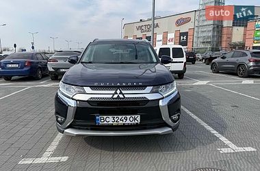 Позашляховик / Кросовер Mitsubishi Outlander 2016 в Львові