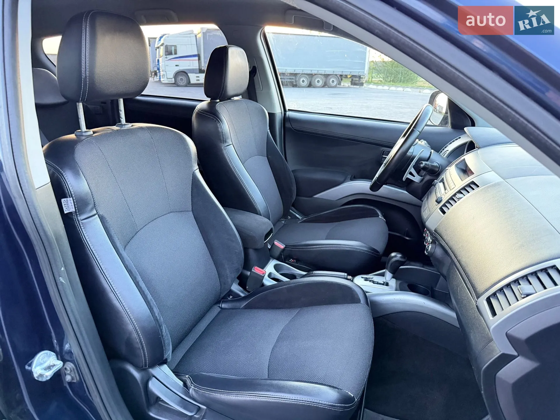 2010 Mitsubishi Outlander - мініатюра 32