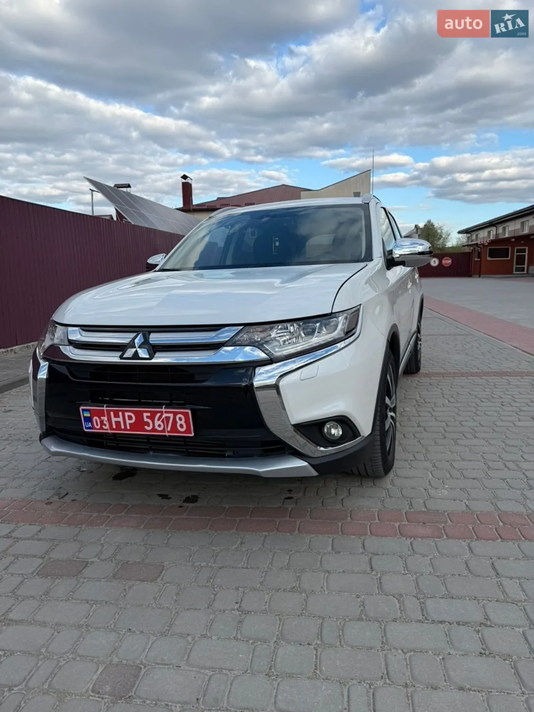 2016 Mitsubishi Outlander - фото 1