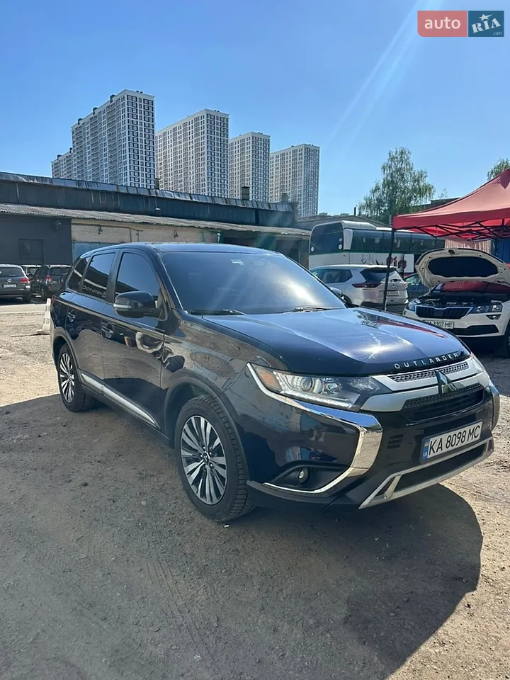 2021 Mitsubishi Outlander - мініатюра 8