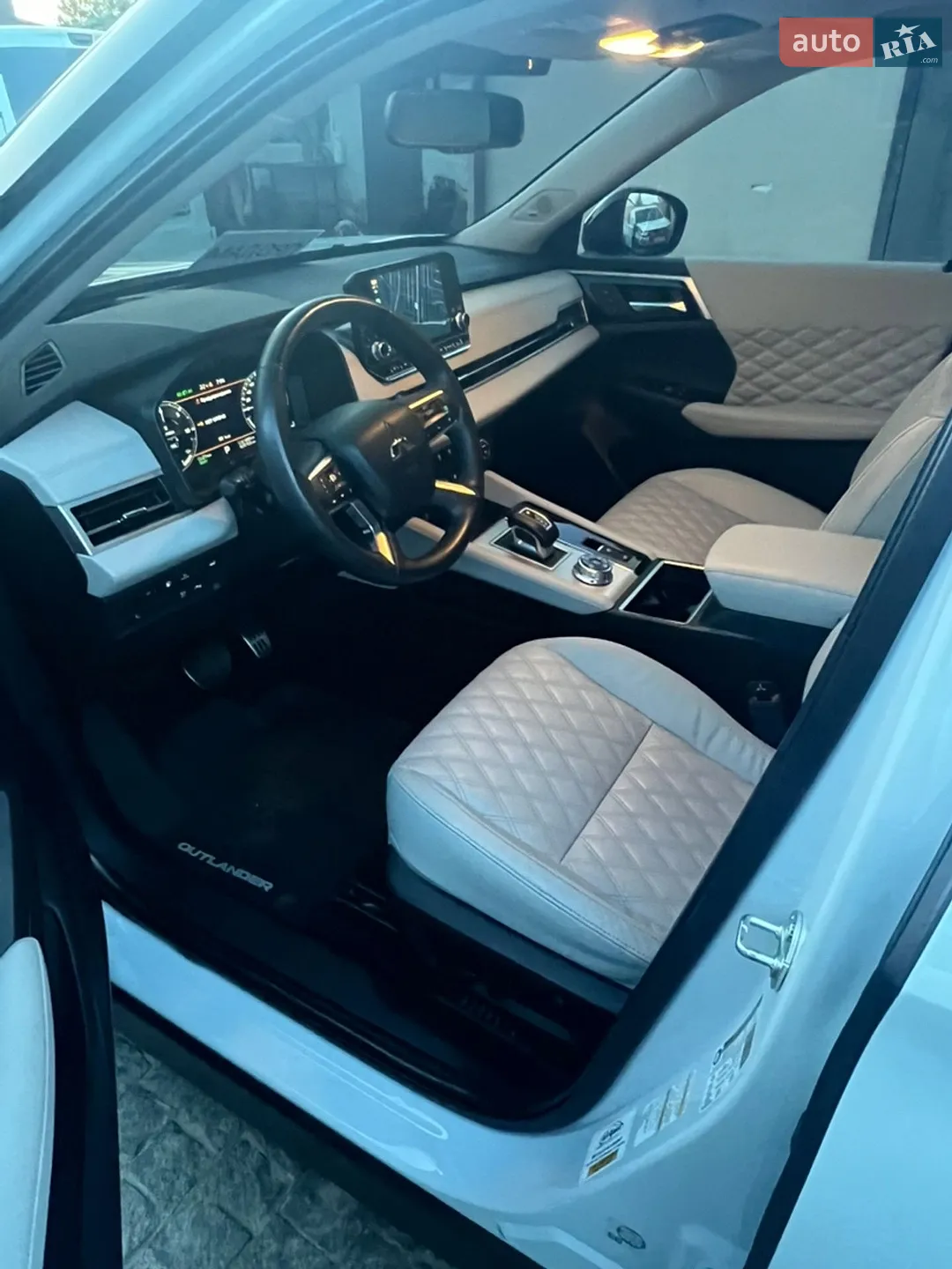 2023 Mitsubishi Outlander - мініатюра 49