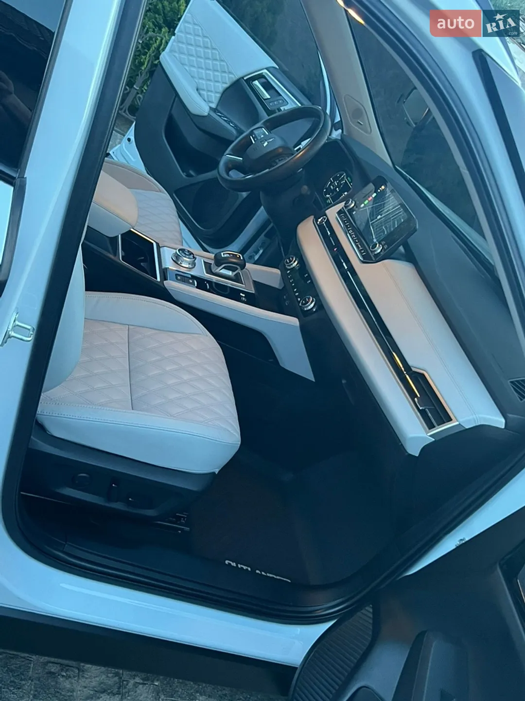 2023 Mitsubishi Outlander - мініатюра 31