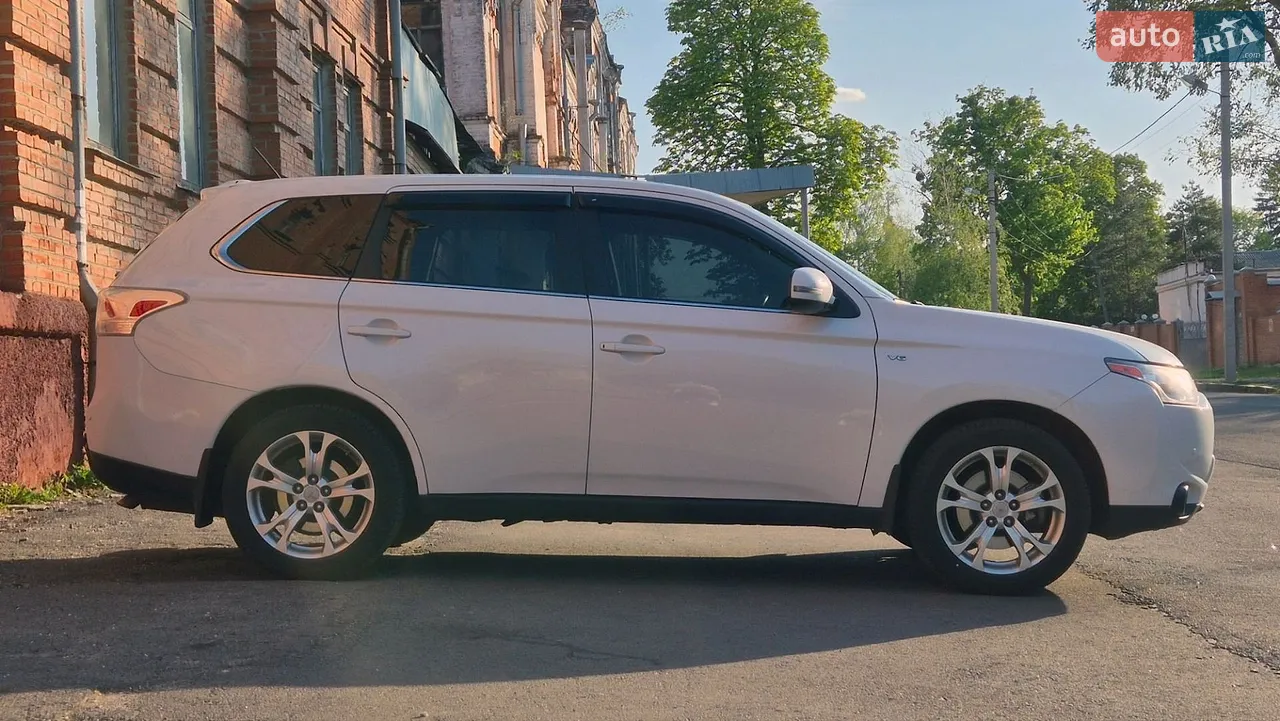 2013 Mitsubishi Outlander - мініатюра 18