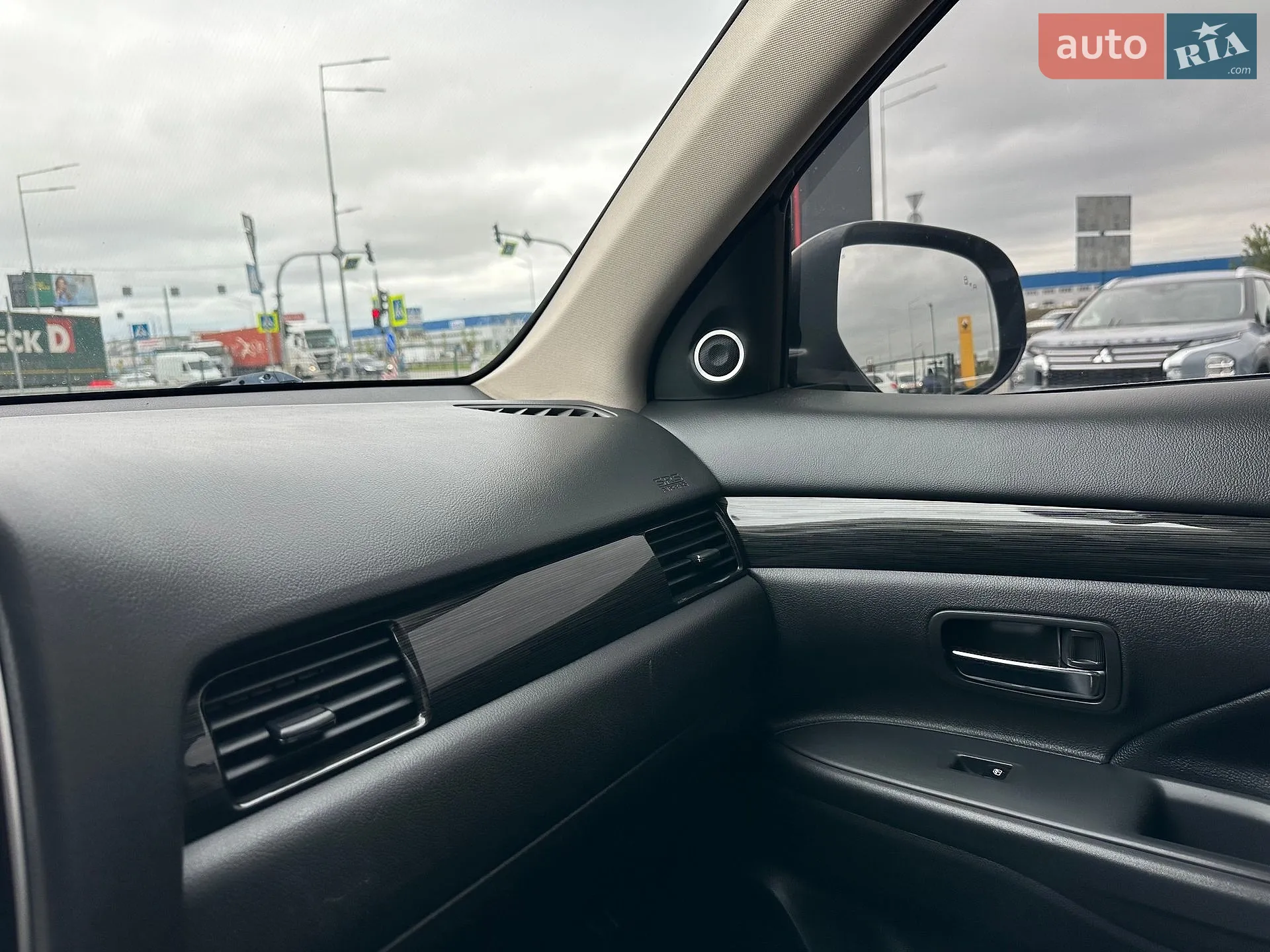 2018 Mitsubishi Outlander - мініатюра 28