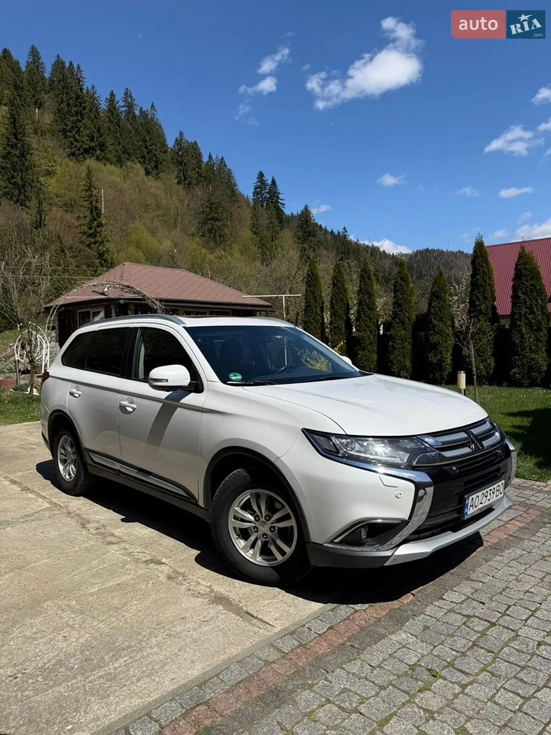 2017 Mitsubishi Outlander - фото 1
