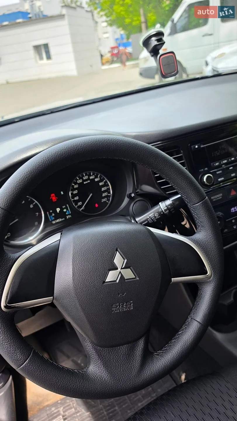 2012 Mitsubishi Outlander - мініатюра 13