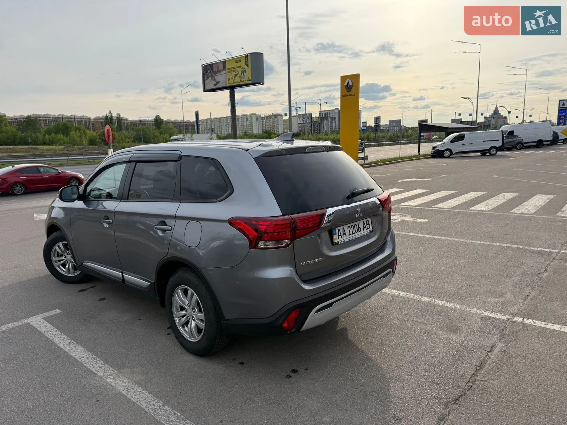 2019 Mitsubishi Outlander - мініатюра 8