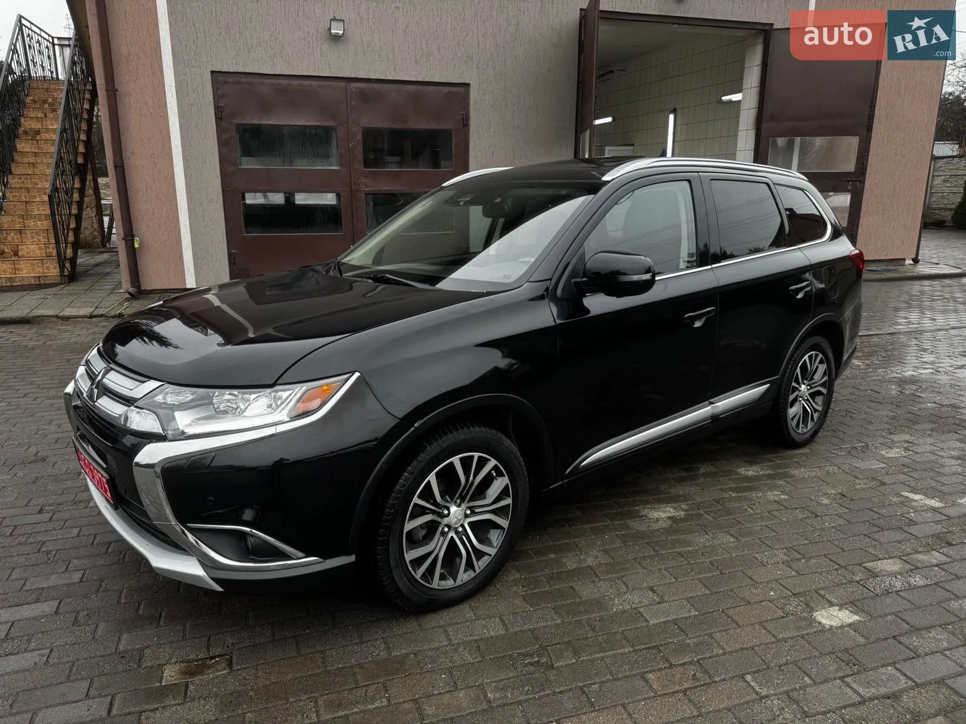 2018 Mitsubishi Outlander - фото 1